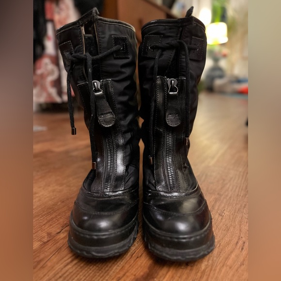 Burberry Winter Boots Sz 6 ✨Like New Condition✨ - Picture 3 of 9